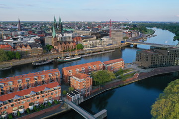 Fototapeta na wymiar Hansestadt Bremen an der Weser Luftaufnahme