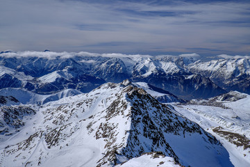 Obraz premium Snowy mountain ridge