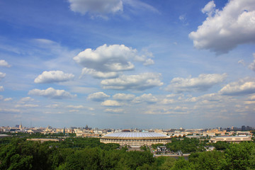 Obraz premium Moscow city skyline from Sparrow Hills on summer day in Russia 