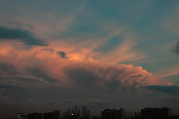 Fototapeta premium beatifull sunset over the city