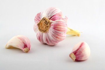  bulb and clove of young garlic