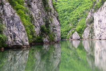 Fototapeta na wymiar Reflection of the stone in the lake
