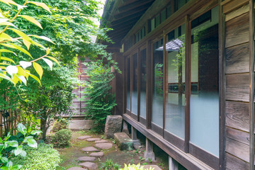 Fototapeta na wymiar 昔の日本家屋