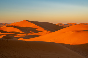 サハラ砂漠（Mac Mojave 壁紙風）