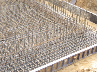 Pre-casting of reinforcing mesh for subsequent pouring of concrete	