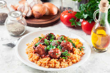 Meatballs with red rice