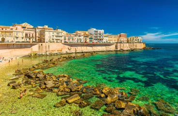 Foto op Plexiglas Cityscape of Ortygia. City beach in the historical center of Syracuse, famous place on Sicily, Italy © Travellaggio