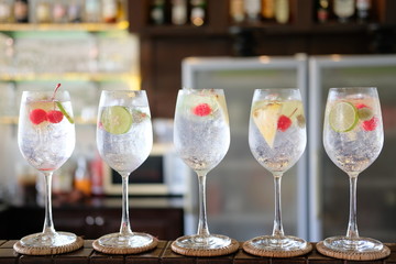 gin and tonic alcoholic drink