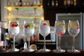 gin and tonic alcoholic drink