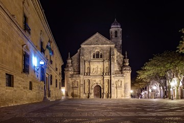 Fototapeta na wymiar Sacra Chapel of the Savior in Úbeda at night. Renaissance chapel with plateresque facade.