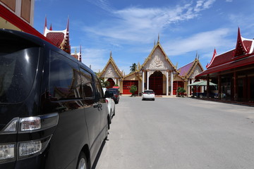 Fototapeta na wymiar temple thailand street