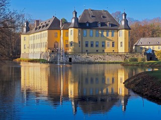 Fototapeta na wymiar Schloss Dyck, german yellow water castle in Juechen
