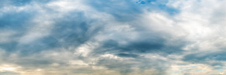 Obraz premium Panorama sky with cloud on a cloudy day. Panoramic image.