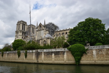 Fototapeta na wymiar Paris - Notre-Dame (dopo l'incendio del 2019)