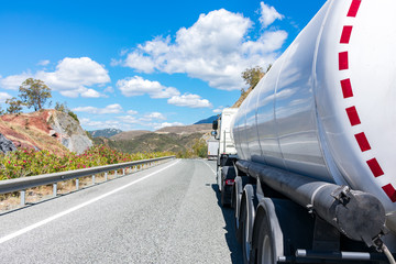 Camion cisterna de mercancias peligrosas