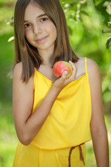 Girl with apples in nature. 