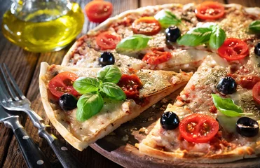 Foto op Canvas Italiaanse pizza met mozzarella © Alexander Raths