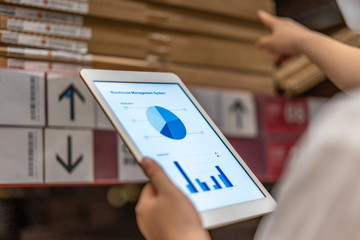 woker working in warehouse