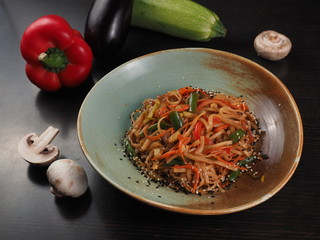 Wok noodles with meat and vegetables