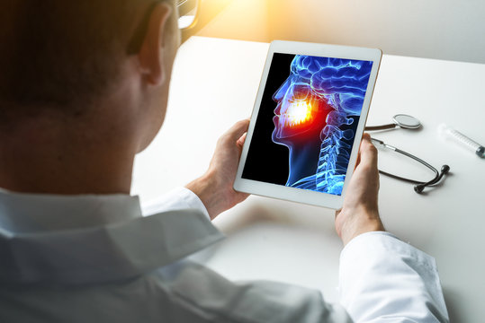 Doctor or dentist holding a digital tablet with x-ray 3D of teeth with pain