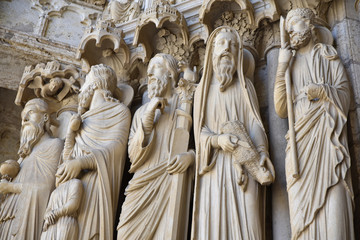 Statues de la cathédrale de Chartres
