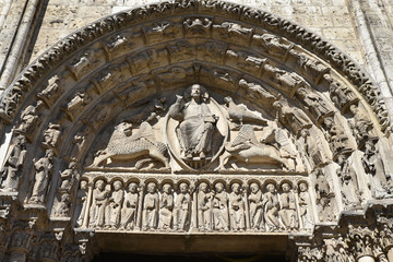 Obraz premium Statues de la cathédrale de Chartres
