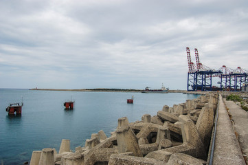 cleaning of a stretch of port