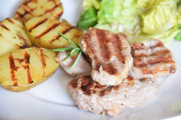 grilled sirloin and grilled potatoes with green salad