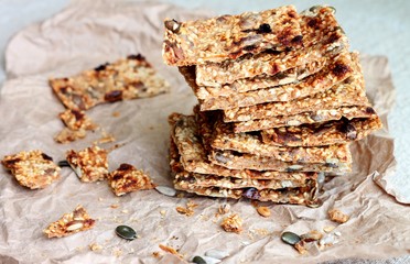 Crackers with spelled flour and seeds