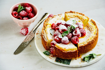 Classic cheesecake with raspberry