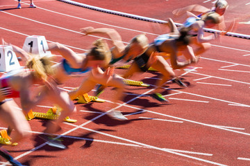 Start beim Sprint in der Leichtathletik - obrazy, fototapety, plakaty