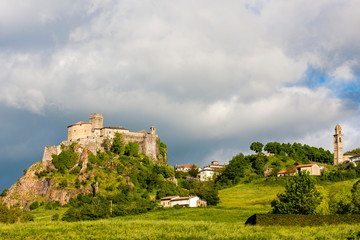 Fototapeta na wymiar Bardi castle, Italy