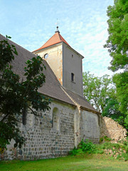 Fototapeta premium Evangelische Dorfkirche aus dem 13. Jahrhundert