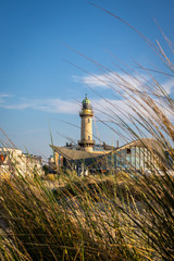 alter Leuchtturm in Warnemünde, Rostock im Hochformat