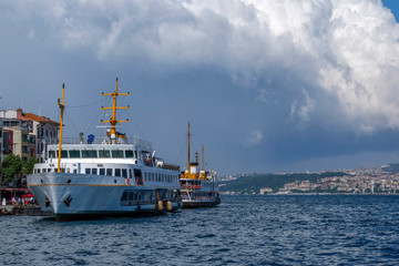 Fototapeta premium Bosphorus İstanbul strait and cruise ships