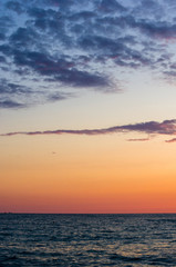 Fototapeta premium Amazing sea sunset, the sun, waves, clouds