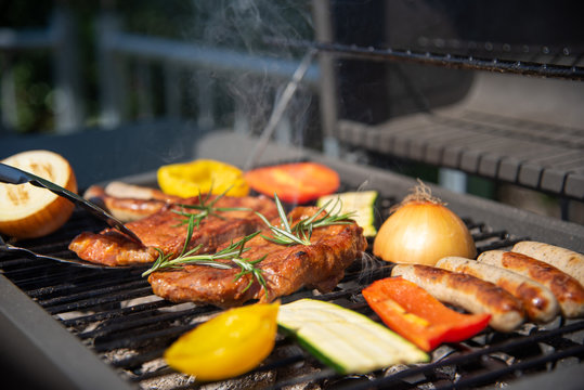 Steak und Gem&uuml;se am Grill