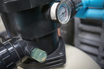 Clear the sand filter of the pool.Service and maintenance of the pool.Black wash filter tank of the pool.