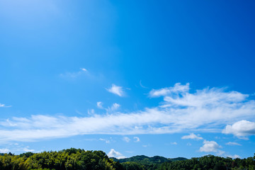【写真素材】 青空　空　雲　初夏の空　背景　背景素材　6月　コピースペース
