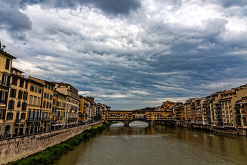 Obraz premium Bridge on the river in Florence