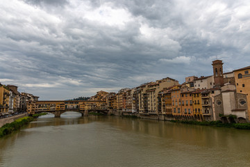 Obraz premium Bridge on the river in Florence