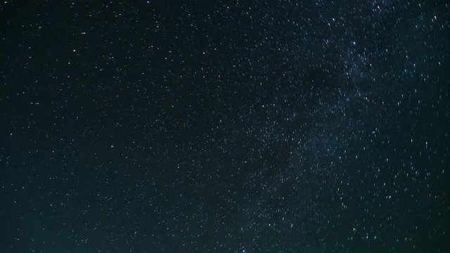 北極星を中心にして回転する星空　タイムラプス　軌跡　スタートレイル