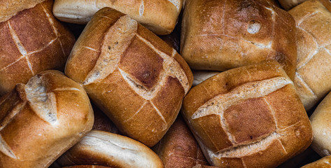 Frische Brötchen beim Bäcker