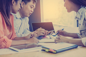 Obraz premium Discussing plan and idea to improvement strategy, businessmen brainstorming for strategy of business investment,businessmen review chart and document of investment information