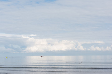 Obraz premium paysage de bord de mer sous le soleil