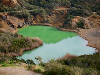 die Insel Elba hat ein großes Herz mit seiner grünen Lagune, diese Lagune hat eine Herzform und...