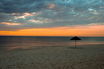 lever de soleil sur une plage