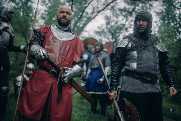 Obraz premium Battle squad of medieval knights of the Crusaders with weapons.