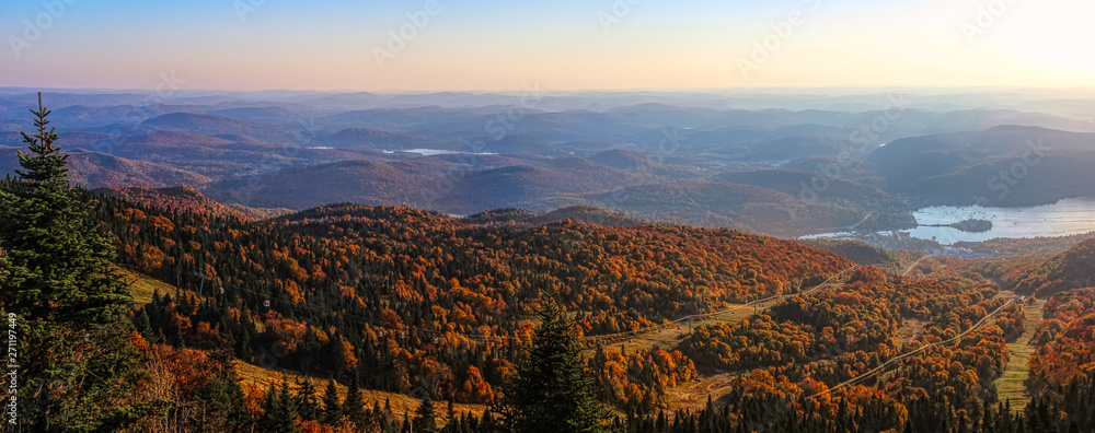 Wall mural mont tremblant summit panorama