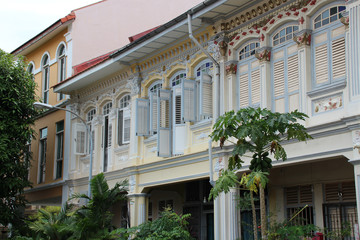 Fototapeta na wymiar buildings at joo chiat terrace in singapore 